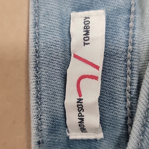 Vigoss, Size 28, Thompson Tomboy Jeans, Light Wash, Gently Used Condition. - Picture 6 of 14